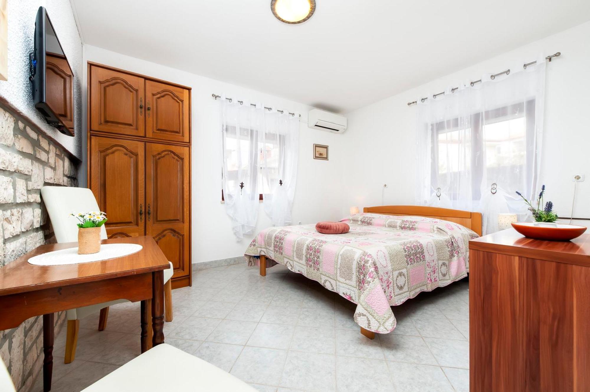 Apartments And Room Silvana Rovinj Eksteriør billede