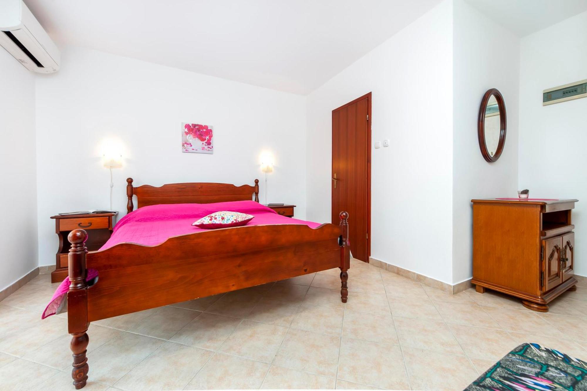 Apartments And Room Silvana Rovinj Eksteriør billede